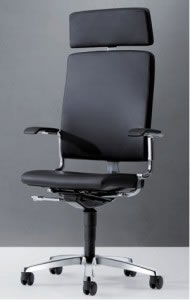 easySit® Bürostuhl mit schwarzem Leder und Design Armlehne